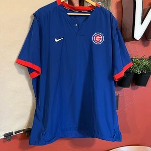 Nike Men’s Chicago Cubs short sleeve pullover. Excellent condition!